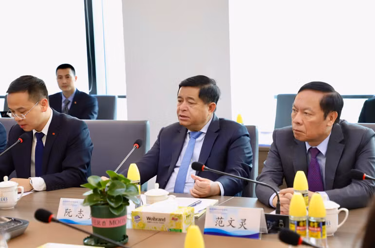 Bộ trưởng Nguyễn Chí Dũng phát biểu trong cuộc làm việc với Cục phát triển Kinh tế Quốc tế Hải Nam.