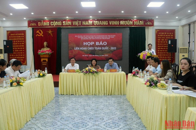 Quang cảnh buổi họp báo.