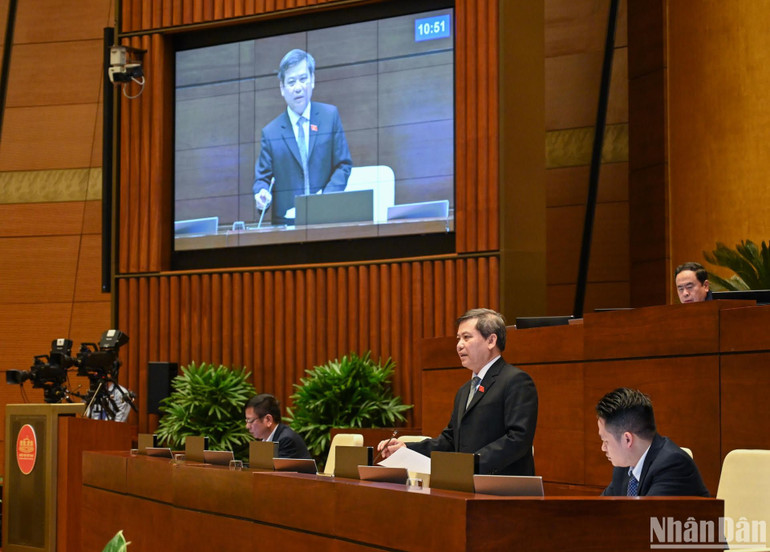 Quang cảnh phiên chất vấn nhóm vấn đề thuộc lĩnh vực kiểm sát. (Ảnh: DUY LINH)