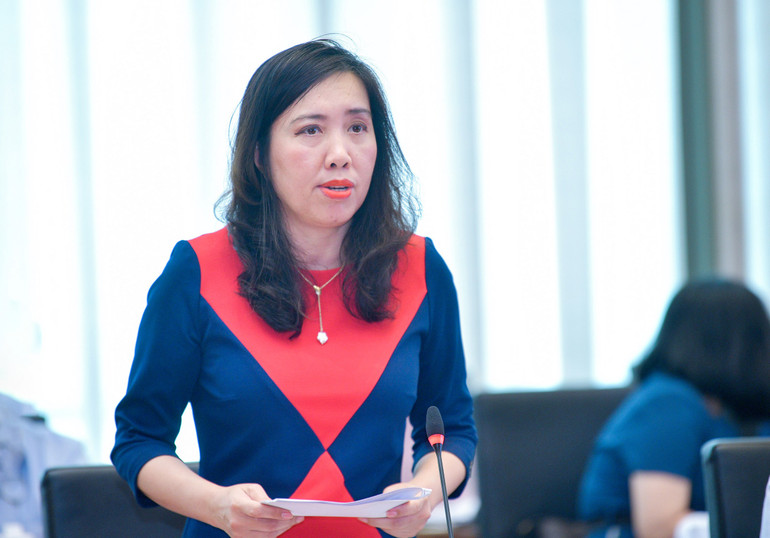 Thứ trưởng Ngoại giao Lê Thị Thu Hằng báo cáo tại Phiên giải trình.