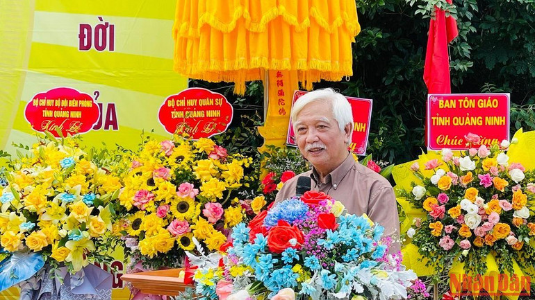 Nhà sử học Dương Trung Quốc phát biểu tại lễ động thổ khởi công xây dựng chùa Trúc Lâm đảo Trần.