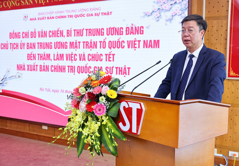 Đồng chí Vũ Trọng Lâm, Giám đốc - Tổng Biên tập Nhà xuất bản Chính trị quốc gia Sự thật báo cáo những nét cơ bản về hoạt động năm 2023, nhiệm vụ trọng tâm năm 2024 của Nhà xuất bản.