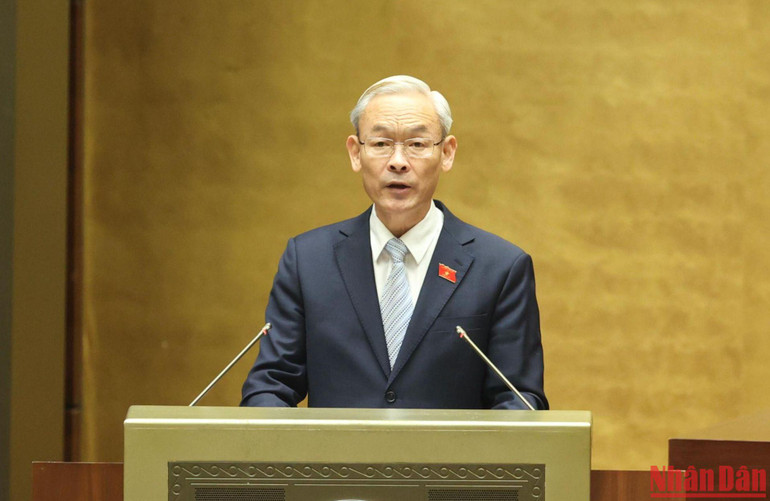 Chủ nhiệm Ủy ban Tài chính, Ngân sách của Quốc hội Nguyễn Phú Cường trình bày Báo cáo thẩm tra dự án Luật. (Ảnh: DUY LINH)