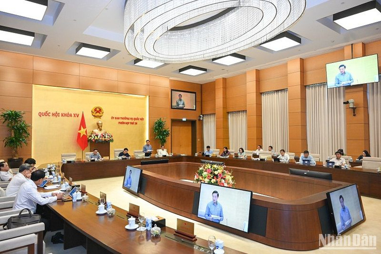 Quang cảnh phiên họp. (Ảnh: DUY LINH)