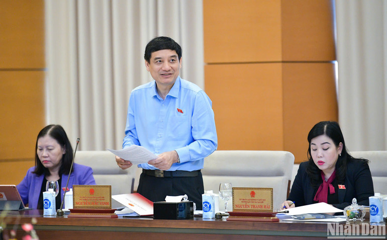 Chủ nhiệm Ủy ban Văn hóa, Giáo dục của Quốc hội Nguyễn Đắc Vinh phát biểu. (Ảnh: DUY LINH)