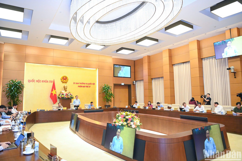 Quang cảnh phiên họp. (Ảnh: DUY LINH)