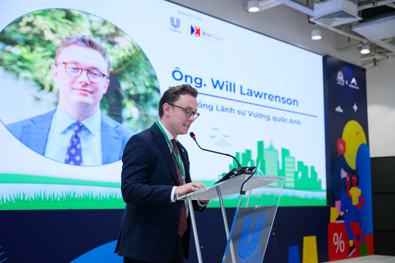 Ông Will Lawrenson, Phó Tổng Lãnh sự Vương quốc Anh tại TP Hồ Chí Minh chia sẻ tại Hội thảo. Ông Will Lawrenson, Phó Tổng Lãnh sự Vương quốc Anh tại TP Hồ Chí Minh chia sẻ tại Hội thảo.