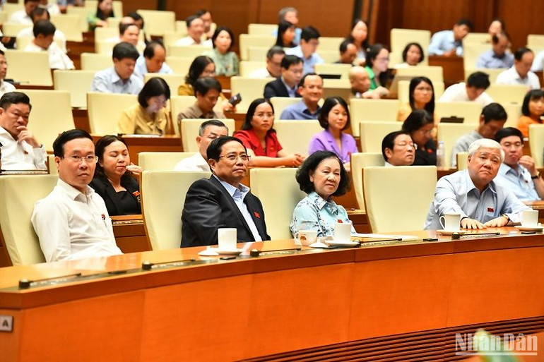 Các đồng chí lãnh đạo Đảng, Nhà nước dự phiên họp sáng 8/6. (Ảnh: ĐĂNG KHOA)