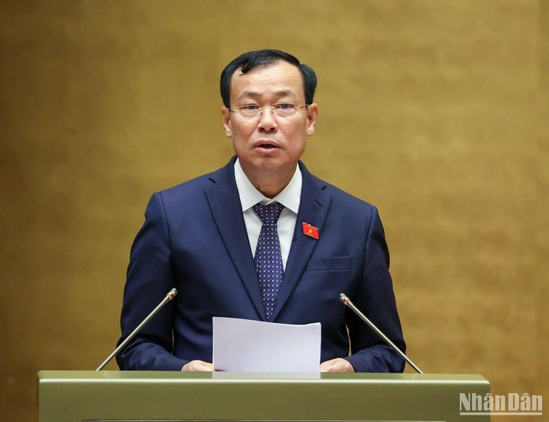 Chủ nhiệm Ủy ban Quốc phòng và An ninh của Quốc hội Lê Tấn Tới báo cáo giải trình, tiếp thu, chỉnh lý dự thảo Luật trước khi Quốc hội bấm nút thông qua. (Ảnh: DUY LINH) Chủ nhiệm Ủy ban Quốc phòng và An ninh của Quốc hội Lê Tấn Tới báo cáo giải trình, tiếp thu, chỉnh lý dự thảo Luật trước khi Quốc hội bấm nút thông qua. (Ảnh: DUY LINH)