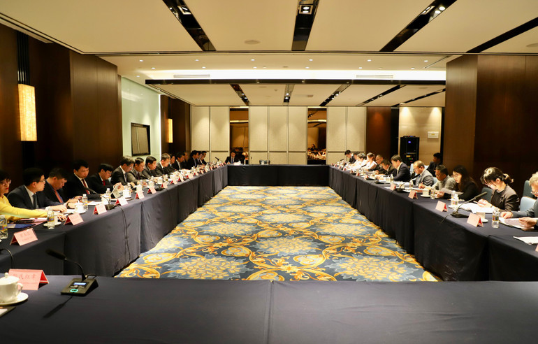 Quang cảnh buổi làm việc giữa đoàn công tác Bộ Kế hoạch và Đầu tư và Văn phòng Ủy ban Công tác Cảng Thương mại tự do Hải Nam.