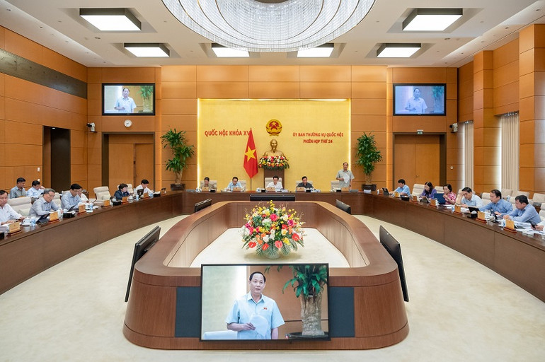 Quang cảnh phiên họp chiều 13/7.