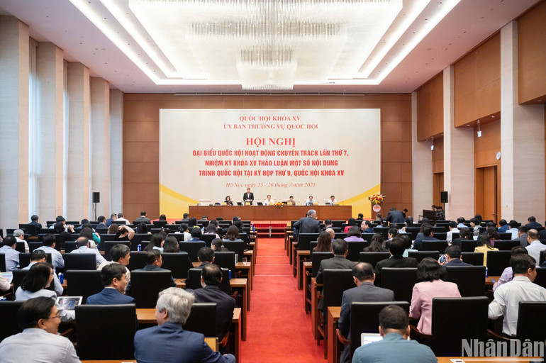 Quang cảnh phiên họp sáng 25/3. (Ảnh: DUY LINH)