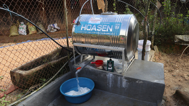 Dự án gồm các hợp phần xây bể trữ nước, làm đường ống dẫn nước trực tiếp từ bể nguồn đến từng hộ dân.