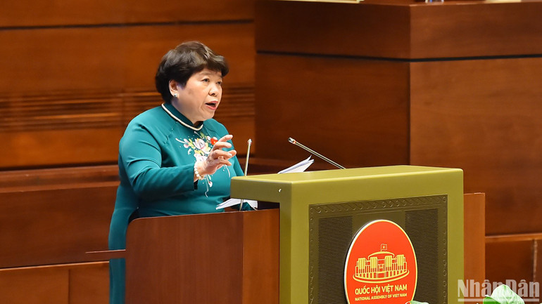 Chủ nhiệm Ủy ban Xã hội của Quốc hội Nguyễn Thúy Anh trình bày báo cáo thẩm tra về dự thảo Luật. (Ảnh: THỦY NGUYÊN) Chủ nhiệm Ủy ban Xã hội của Quốc hội Nguyễn Thúy Anh trình bày báo cáo thẩm tra về dự thảo Luật. (Ảnh: THỦY NGUYÊN)