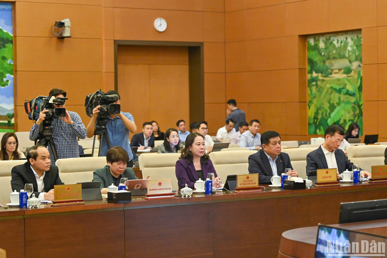 Các đại biểu dự phiên họp. (Ảnh: DUY LINH)