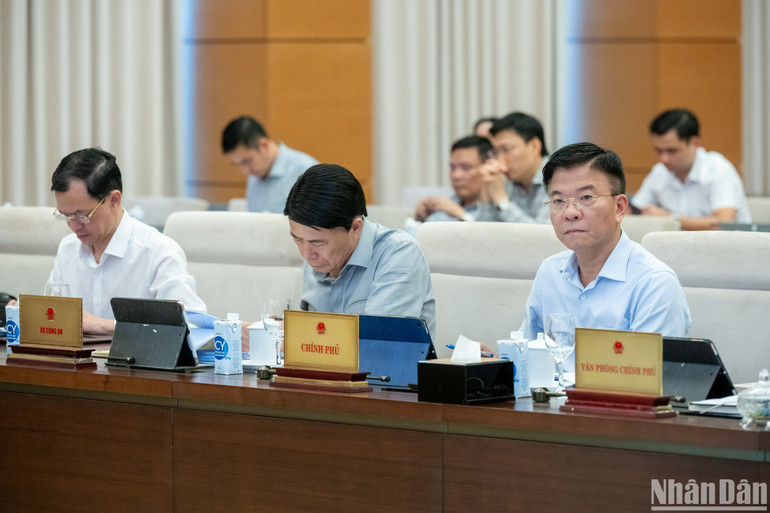 Phó Thủ tướng Chính phủ Lê Thành Long và đại diện lãnh đạo các bộ, ngành dự phiên họp. (Ảnh: DUY LINH) Phó Thủ tướng Chính phủ Lê Thành Long và đại diện lãnh đạo các bộ, ngành dự phiên họp. (Ảnh: DUY LINH)