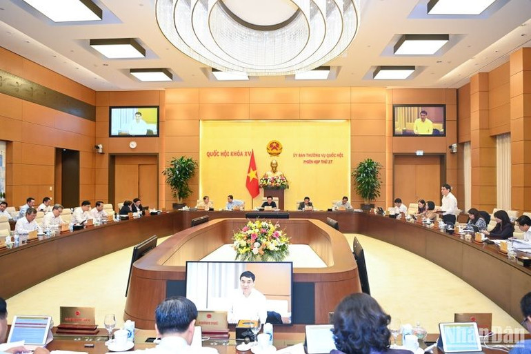 Quang cảnh phiên họp sáng 16/10. (Ảnh: DUY LINH)