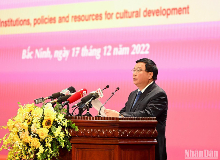 Giám đốc Học viện Chính trị quốc gia Hồ Chí Minh Nguyễn Xuân Thắng phát biểu đề dẫn Hội thảo. (Ảnh: DUY LINH)