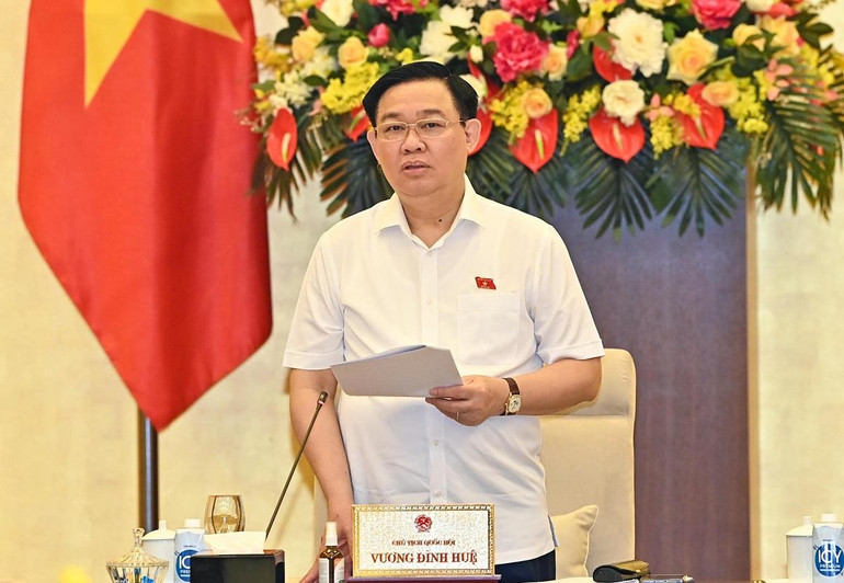 Chủ tịch Quốc hội Vương Đình Huệ phát biểu khai mạc phiên họp. (Ảnh: DUY LINH)