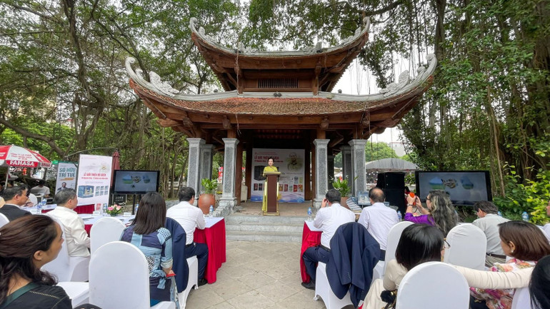 Toàn cảnh Lễ giới thiệu bộ sách. Toàn cảnh Lễ giới thiệu bộ sách.