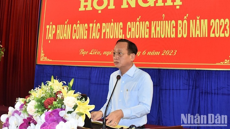 Phó Bí thư Tỉnh ủy, Chủ tịch UBND tỉnh Bạc Liêu Phạm Văn Thiều nêu rõ những việc làm được, những mặt còn hạn chế của Ban Chấp hành Đảng bộ tỉnh nửa nhiệm kỳ qua.