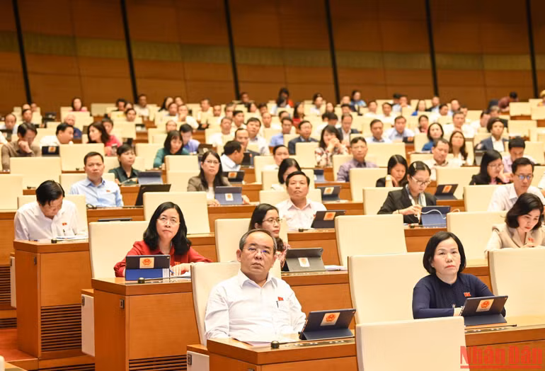 Các đại biểu dự phiên họp sáng 31/10. Ảnh: DUY LINH Các đại biểu dự phiên họp sáng 31/10. Ảnh: DUY LINH