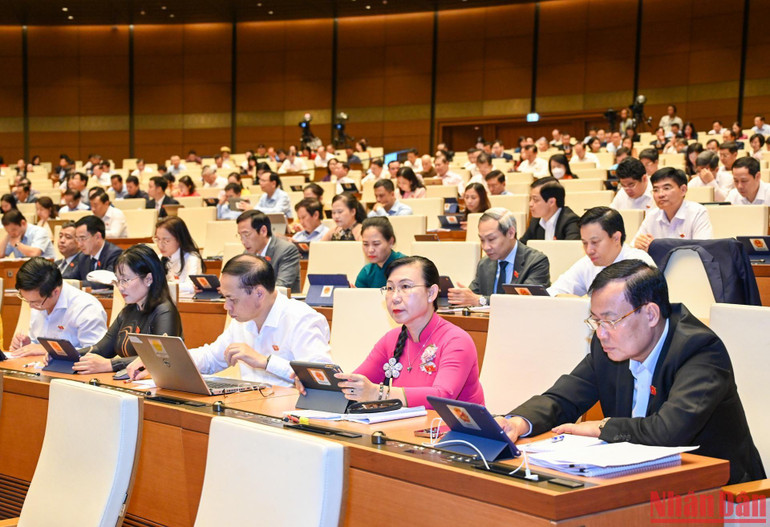 Các đại biểu Quốc hội tham dự phiên họp sáng 31/10. Ảnh: DUY LINH