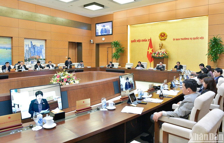 Quang cảnh phiên họp sáng 12/4. (Ảnh: DUY LINH)