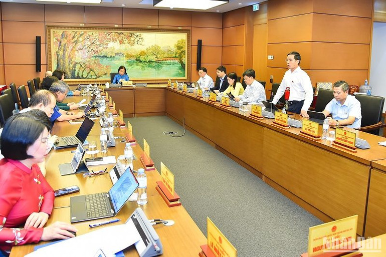 Quang cảnh phiên thảo luận ở Tổ Hà Nội. (Ảnh: THỦY NGUYÊN)