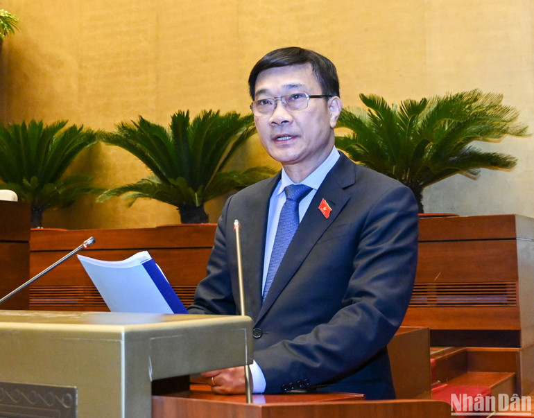 Chủ nhiệm Ủy ban Kinh tế của Quốc hội Vũ Hồng Thanh trình bày Báo cáo thẩm tra về Quy hoạch tổng thể quốc gia. (Ảnh: DUY LINH) Chủ nhiệm Ủy ban Kinh tế của Quốc hội Vũ Hồng Thanh trình bày Báo cáo thẩm tra về Quy hoạch tổng thể quốc gia. (Ảnh: DUY LINH)