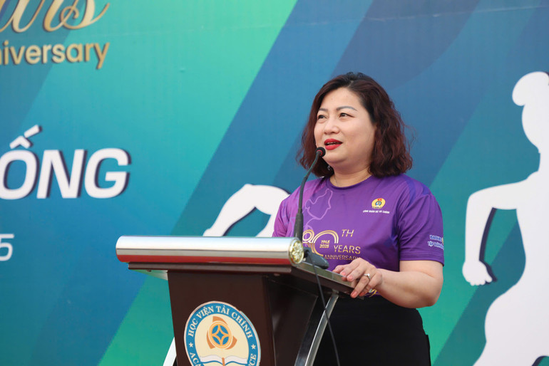 Bà Lê Thị Tường Thu, Chủ tịch Công đoàn Bộ Tài chính, Trưởng Ban Tổ chức giải phát biểu.