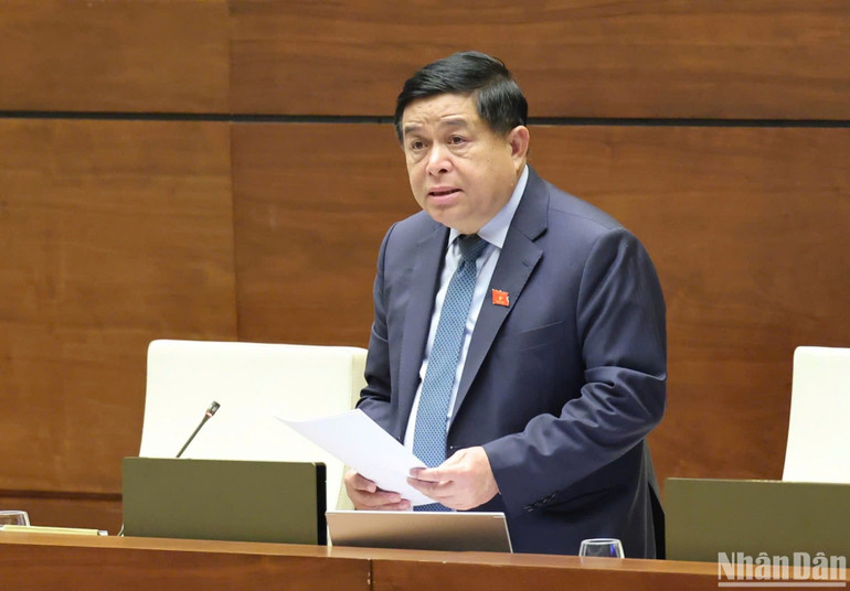 Phó Thủ tướng Nguyễn Chí Dũng giải trình, làm rõ một số vấn đề đại biểu Quốc hội nêu trong phiên thảo luận. (Ảnh: DUY LINH) Phó Thủ tướng Nguyễn Chí Dũng giải trình, làm rõ một số vấn đề đại biểu Quốc hội nêu trong phiên thảo luận. (Ảnh: DUY LINH)