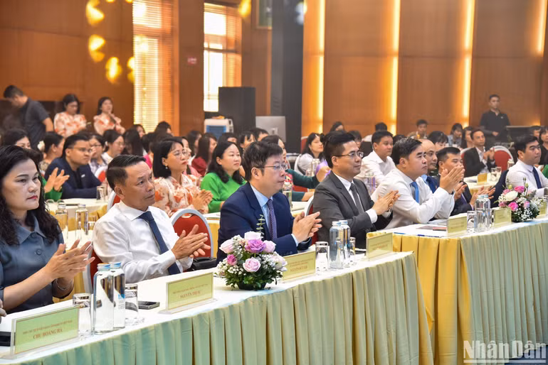 Các đại biểu dự Lễ trao giải. (Ảnh: NHẬT QUANG)