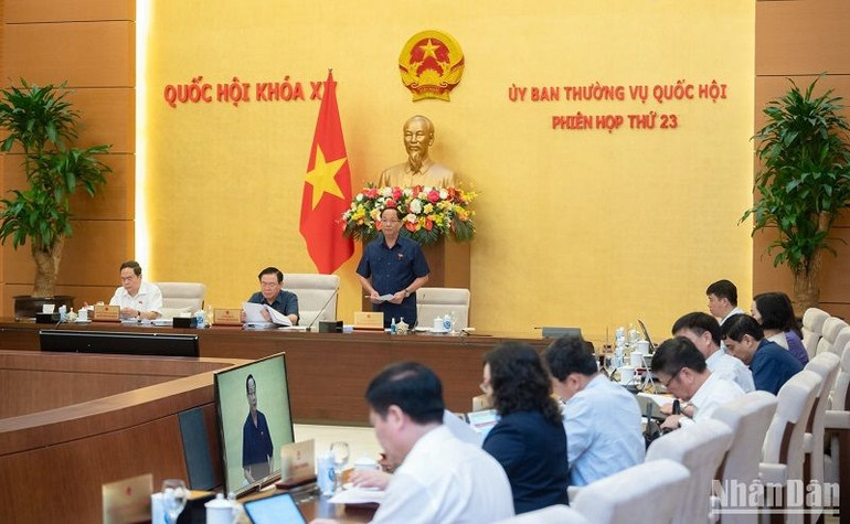 Phó Chủ tịch Quốc hội Trần Quang Phương điều hành nội dung thảo luận. (Ảnh: DUY LINH)