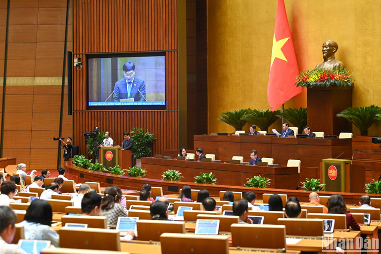 Quang cảnh phiên thảo luận về dự án Luật Kinh doanh bất động sản (sửa đổi). (Ảnh: DUY LINH)