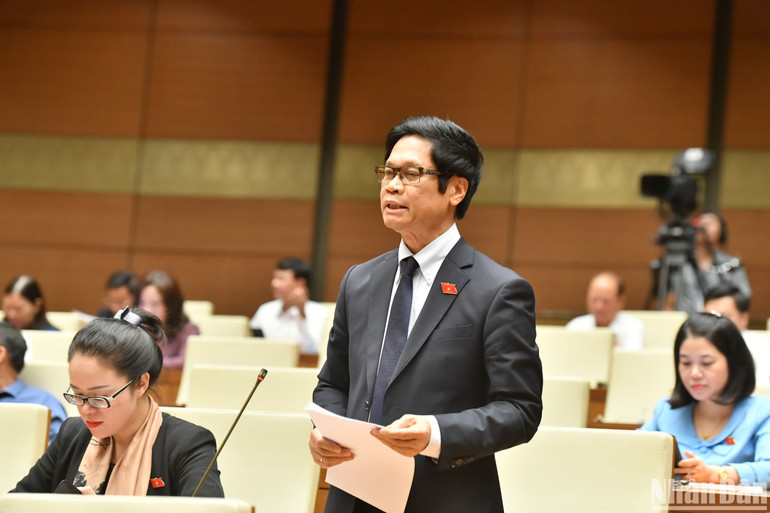Đại biểu Vũ Tiến Lộc (đoàn Hà Nội) phát biểu ý kiến. (Ảnh: ĐĂNG KHOA)