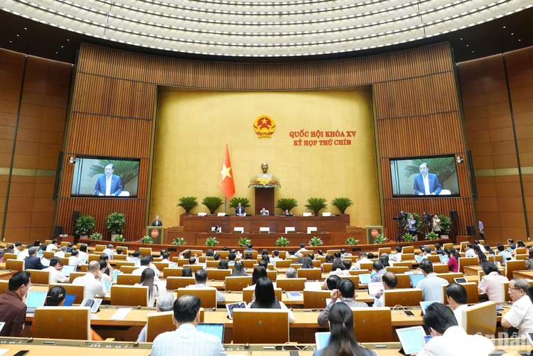 Quang cảnh phiên họp ở hội trường sáng 8/5. (Ảnh: DUY LINH)