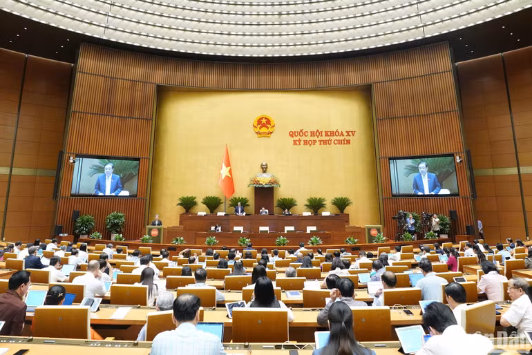 Quang cảnh phiên họp ở hội trường sáng 8/5. (Ảnh: DUY LINH)