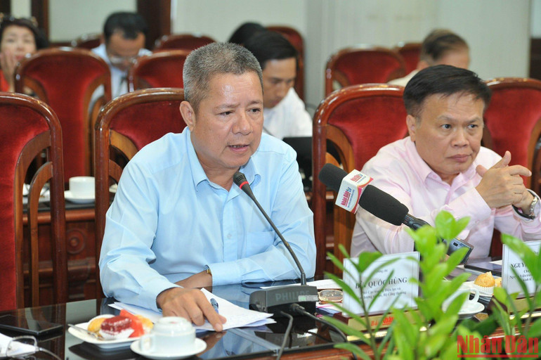 Ông Bùi Quốc Hùng, Phó Cục trưởng Cục Điện lực và Năng lượng tái tạo, Bộ Công thương phát biểu thảo luận. (Ảnh: ĐĂNG KHOA)