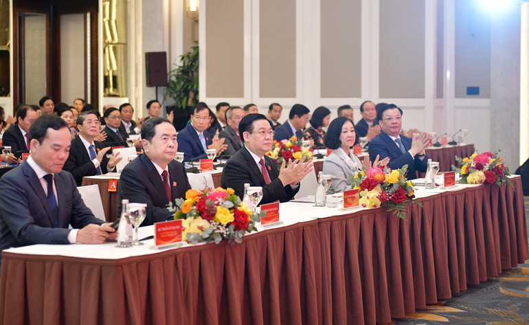 Các đồng chí lãnh đạo Đảng, Nhà nước dự hội nghị. (Ảnh: DUY LINH)