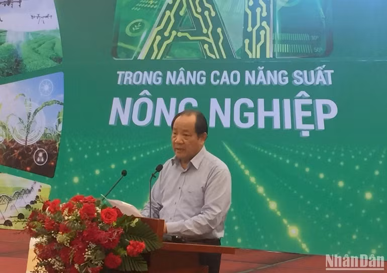 Chủ tịch Tổng hội Nông nghiệp và Phát triển nông thôn Việt Nam Hồ Xuân Hùng phát biểu khai mạc hội thảo. (Ảnh: VĂN TOẢN)