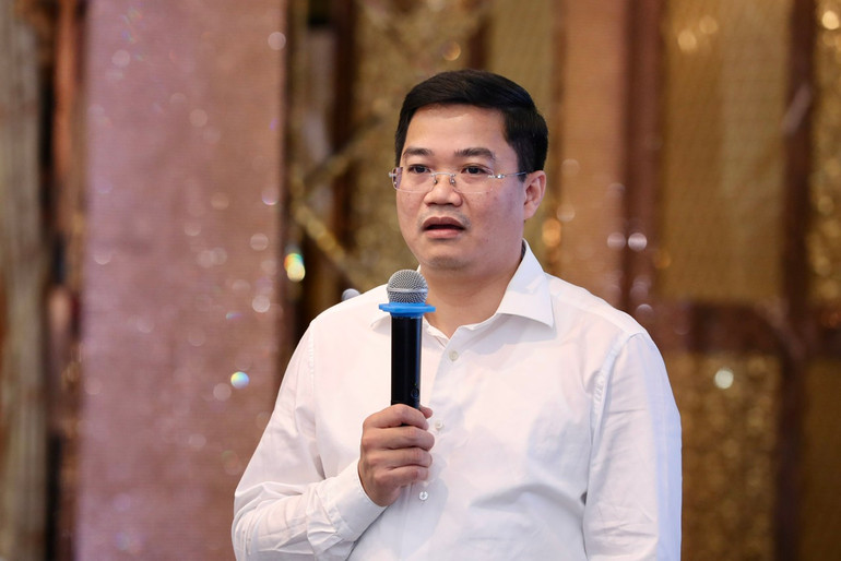 Ông Nguyễn Đức Tâm, Vụ trưởng Vụ Tổng hợp kinh tế quốc dân (Bộ Kế hoạch và Đầu tư) trình bày 5 nhóm chính sách dự kiến sửa đổi tại Luật Đầu tư công. (Ảnh: MPI)