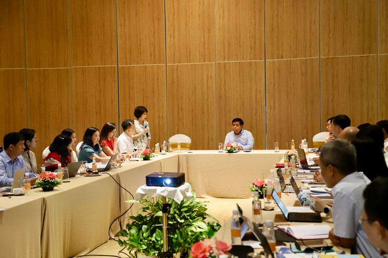 Quang cảnh buổi làm việc.