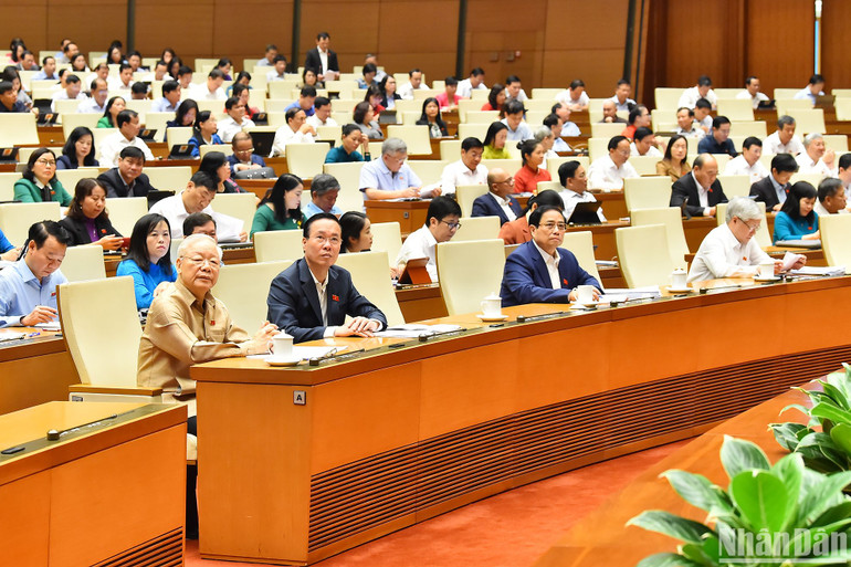 Tổng Bí thư Nguyễn Phú Trọng, Chủ tịch nước Võ Văn Thưởng, Thủ tướng Phạm Minh Chính và các đại biểu dự phiên thảo luận sáng 1/11. (Ảnh: THỦY NGUYÊN)