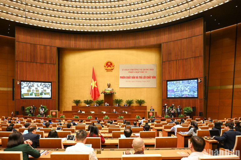 Quang cảnh phiên chất vấn và trả lời chất vấn sáng 20/3. (Ảnh: DUY LINH)