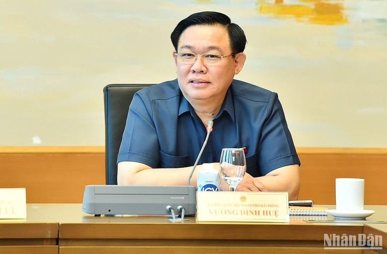 Chủ tịch Quốc hội Vương Đình Huệ tham gia ý kiến thảo luận. (Ảnh: THỦY NGUYÊN)