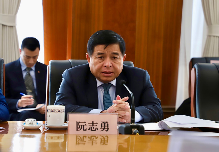 Bộ trưởng Nguyễn Chí Dũng phát biểu tại cuộc làm việc.