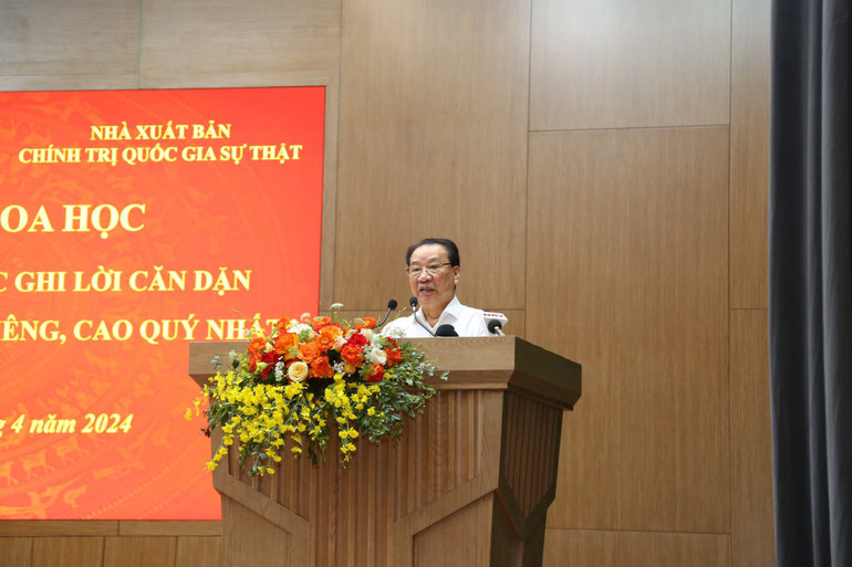 GS, TS Phùng Hữu Phú, nguyên Chủ tịch Hội đồng khoa học các cơ quan Đảng Trung ương, tham luận tại tọa đàm.