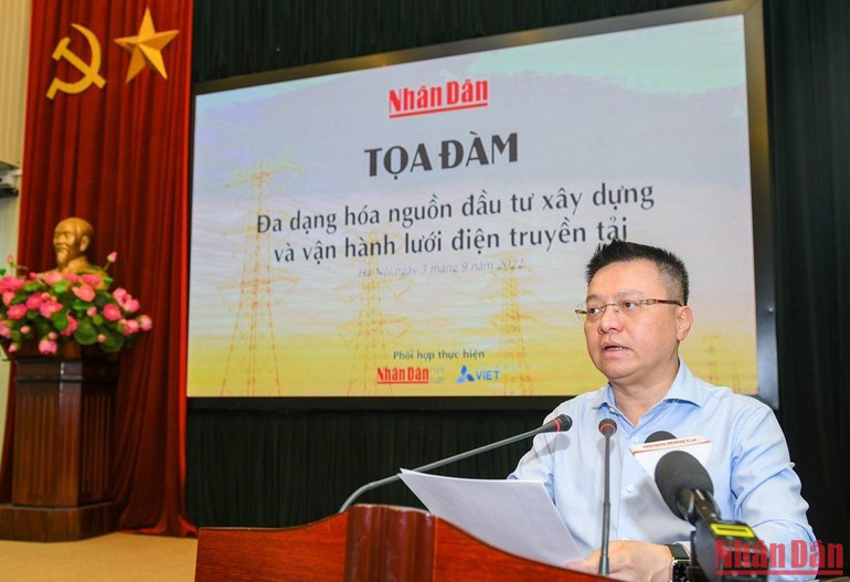 Đồng chí Lê Quốc Minh, Ủy viên Trung ương Đảng, Tổng Biên tập Báo Nhân Dân phát biểu khai mạc tọa đàm. (Ảnh: THÀNH ĐẠT)