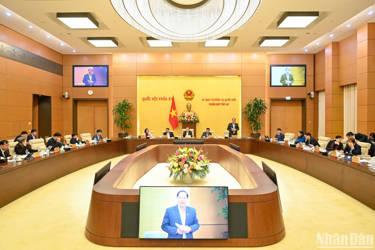 Quang cảnh phiên họp. (Ảnh: DUY LINH)